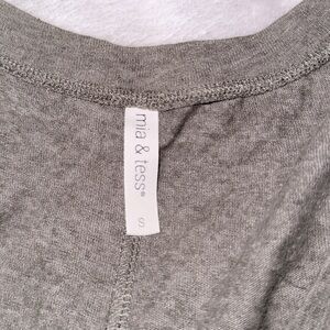 Mia & Tess Gray Women's Tank Top